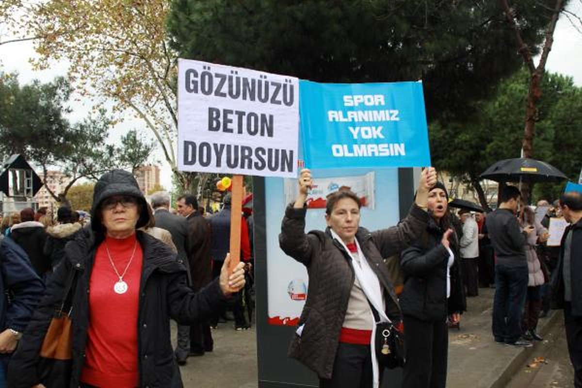 Bağdat Caddesi\'ni Trafiğe Kapadılar