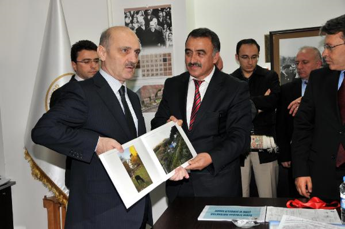 Bakan Erdoğan Bayraktar Gümüşhane\'de Ziyaretlerde Bulundu