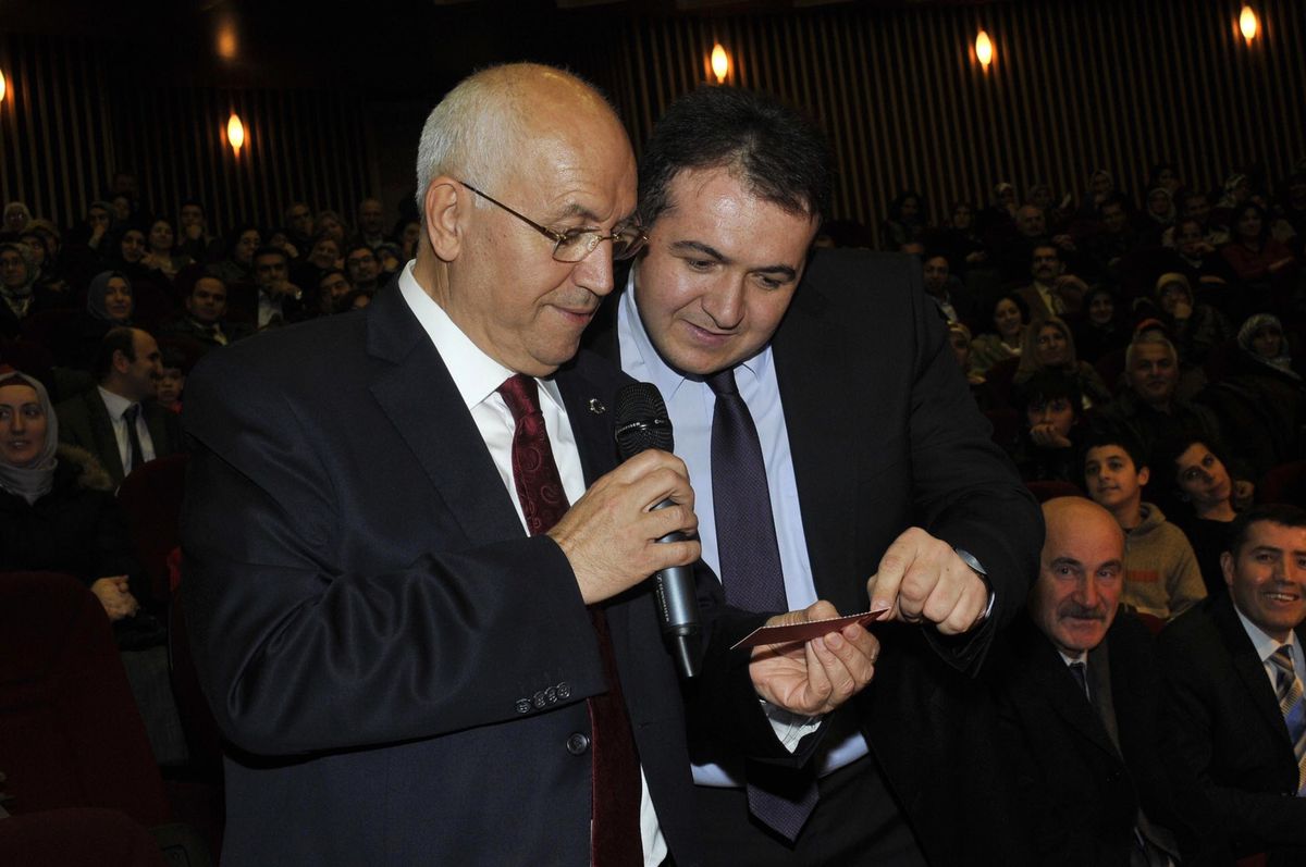 Başkan Yaşar\'a Eğitime Destek Ödülü