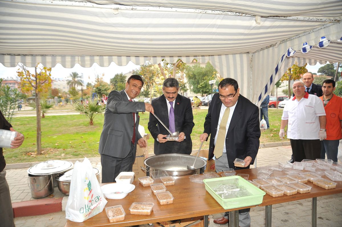 Başsavcı Doğan Kaya Eliyle Aşure İkramında Bulundu