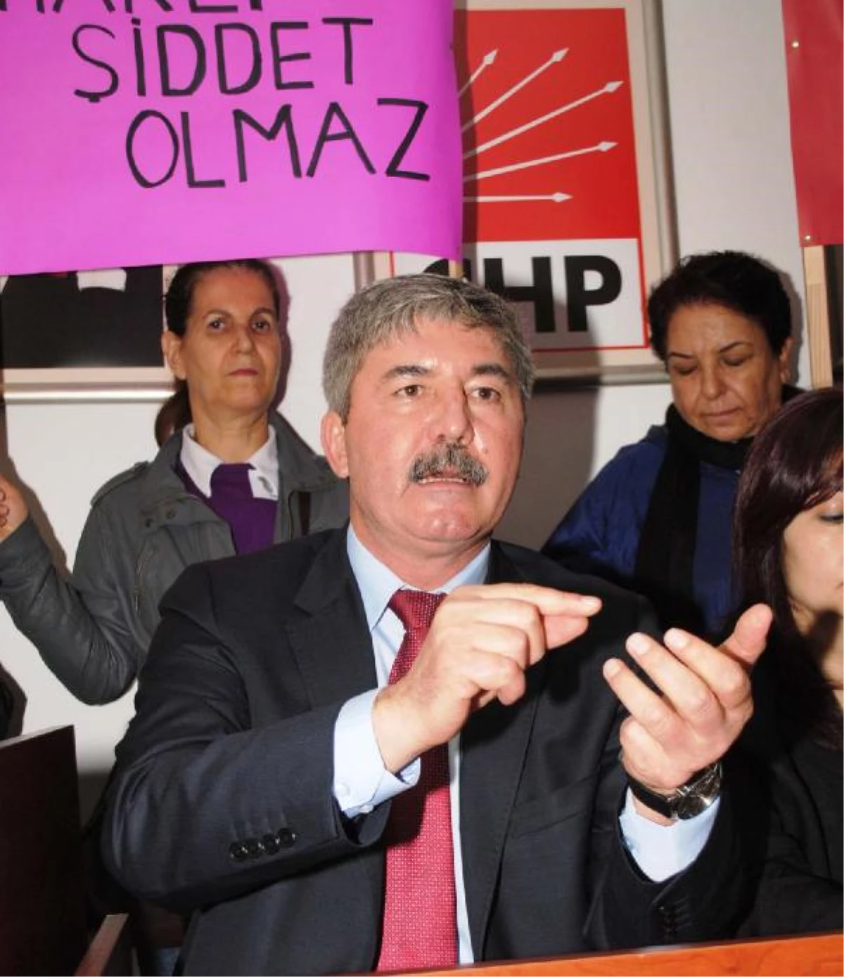 CHP\'li Vekil Havutça: AK Parti Ablamı da Sahte İmza ile Üye Yaptı