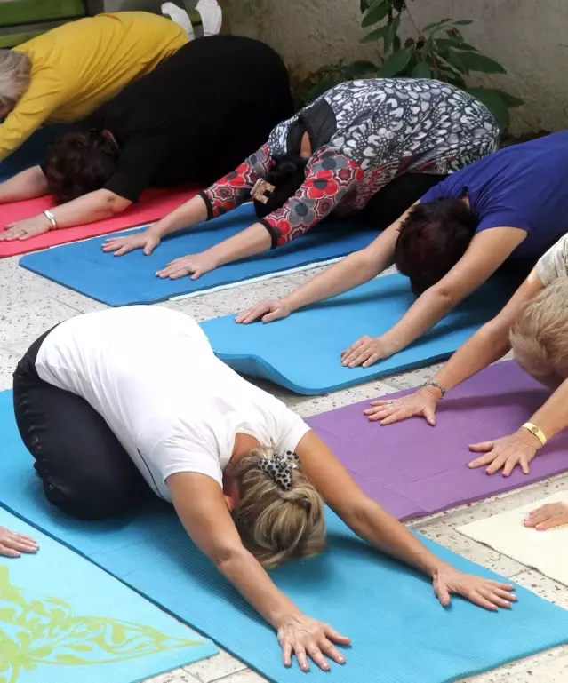 Ev Hanımları Yoga ile Stres Atıyor Son Dakika