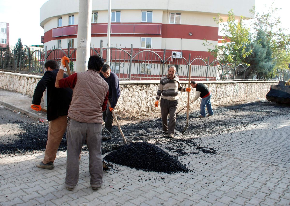 Kahta Belediyesi Sıcak Havaları Değerlendiriyor
