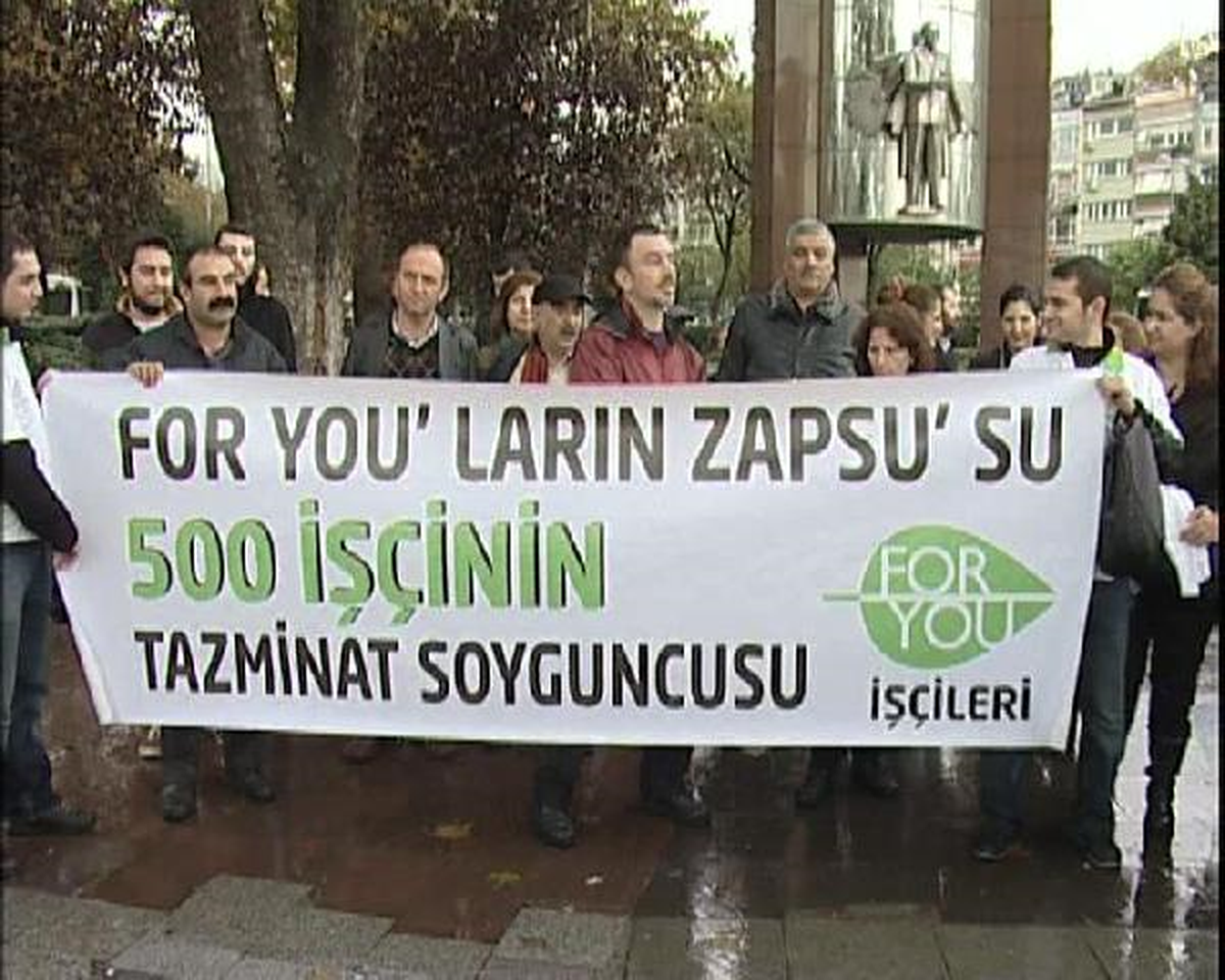 Kapanan Mağazalar Zincirinin Çalışanlarından Tazminat Eylemi