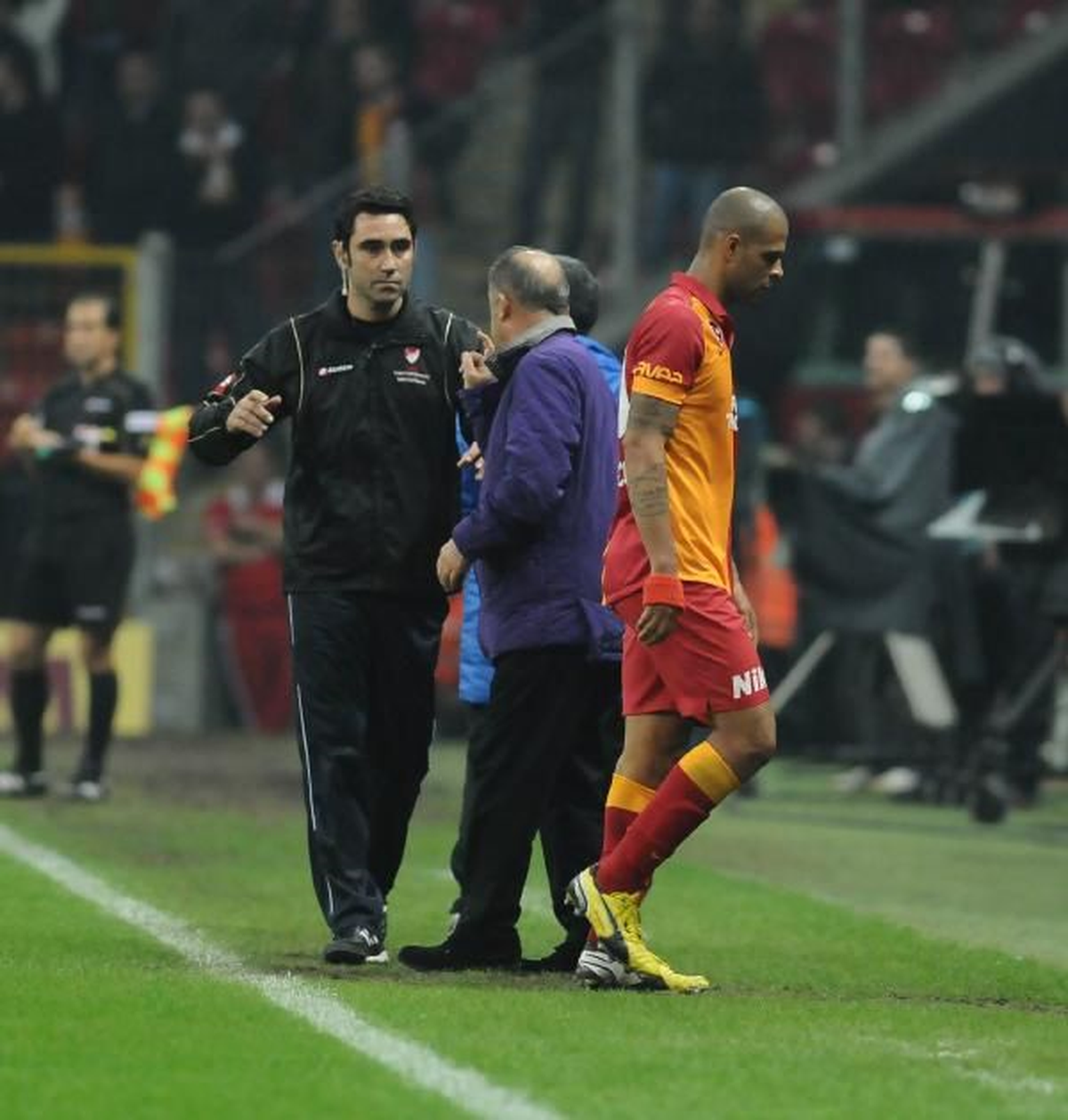 Melo\'da Şok Gelişme! Derbide Olmayabilir