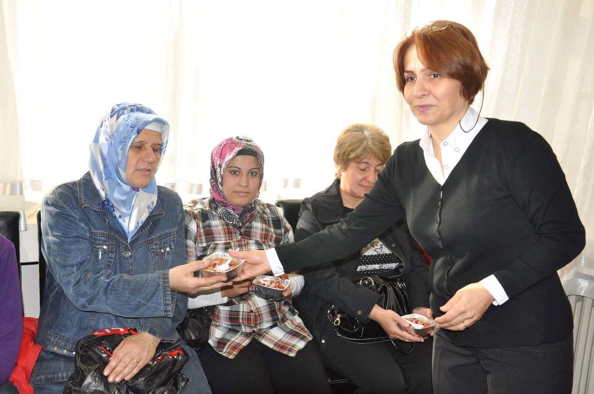 MHP\'li Kadılar, Aşure Dağıttı
