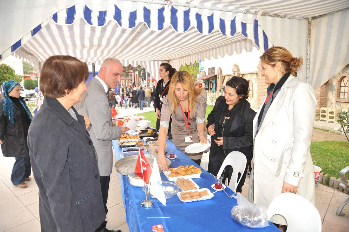 Nazilli\'de Mehmetçik Vakfı Yararına Kermes
