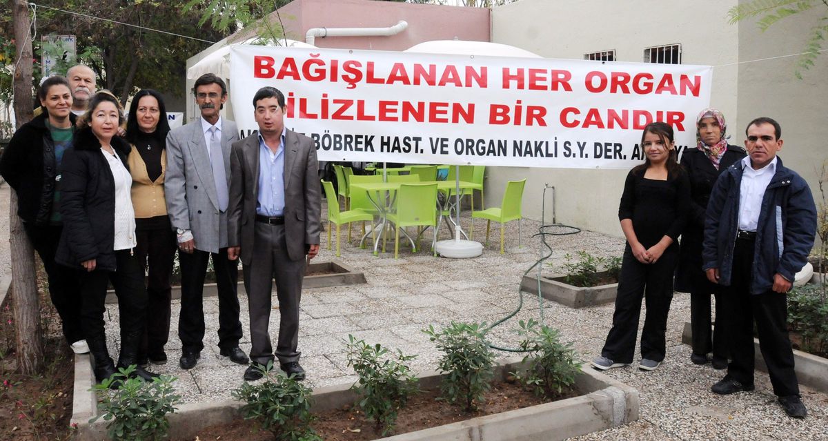 Organ Nakli Derneği Aşure Dağıttı