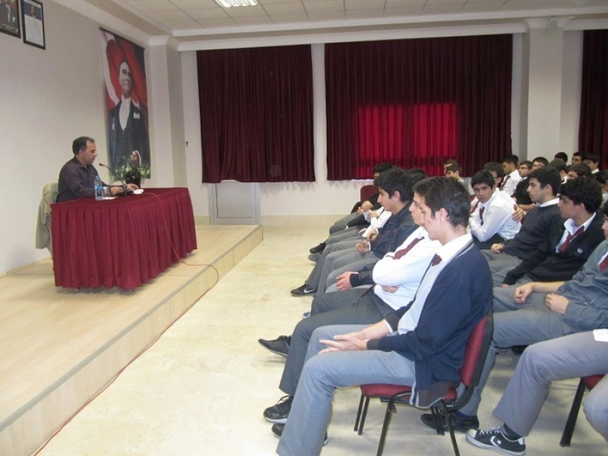 Özel Yamanlar Bedri Şaşal Lisesi\'nde Kariyer Günleri