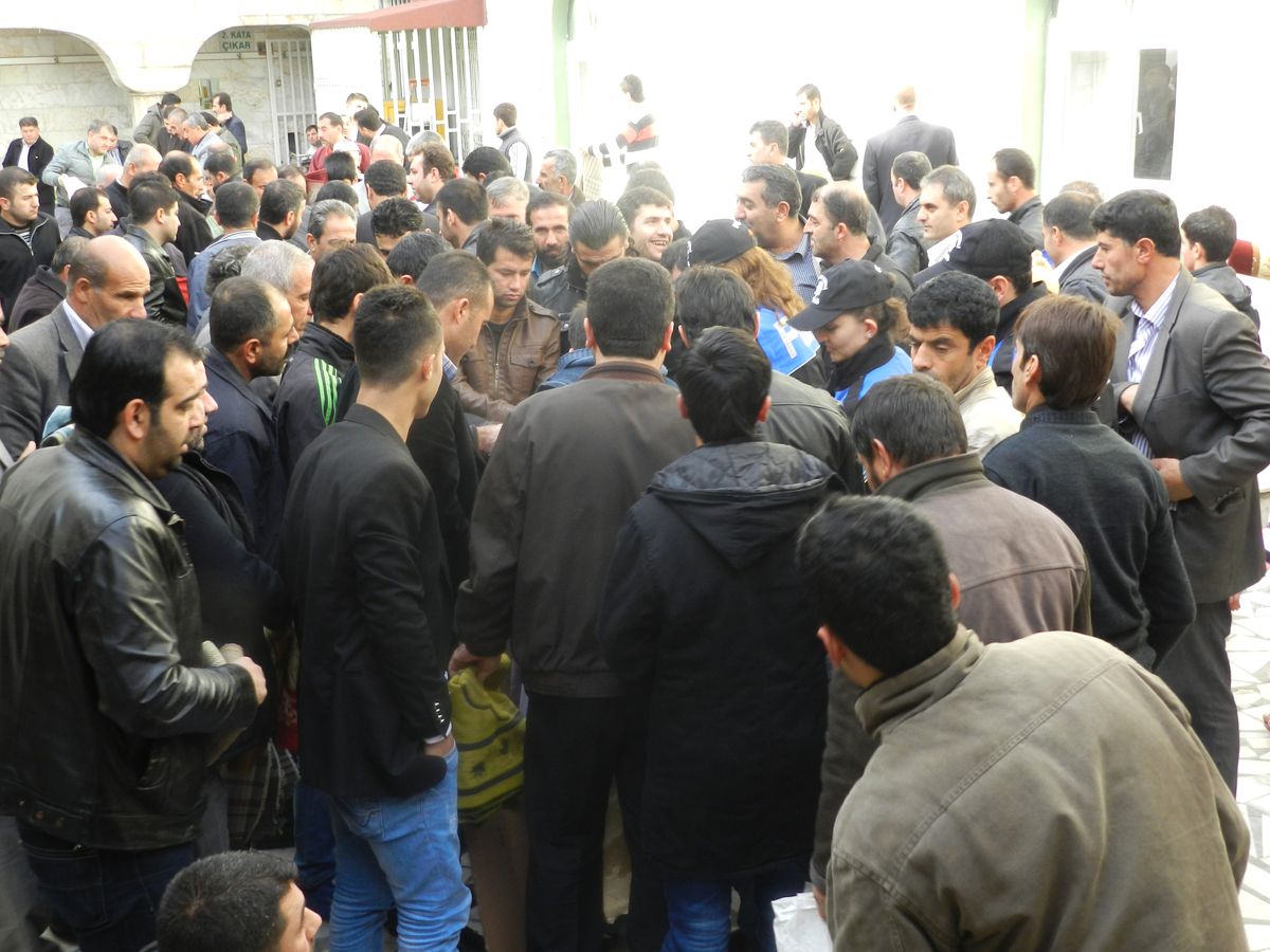 Polis Cemaate Aşure Dağıttı