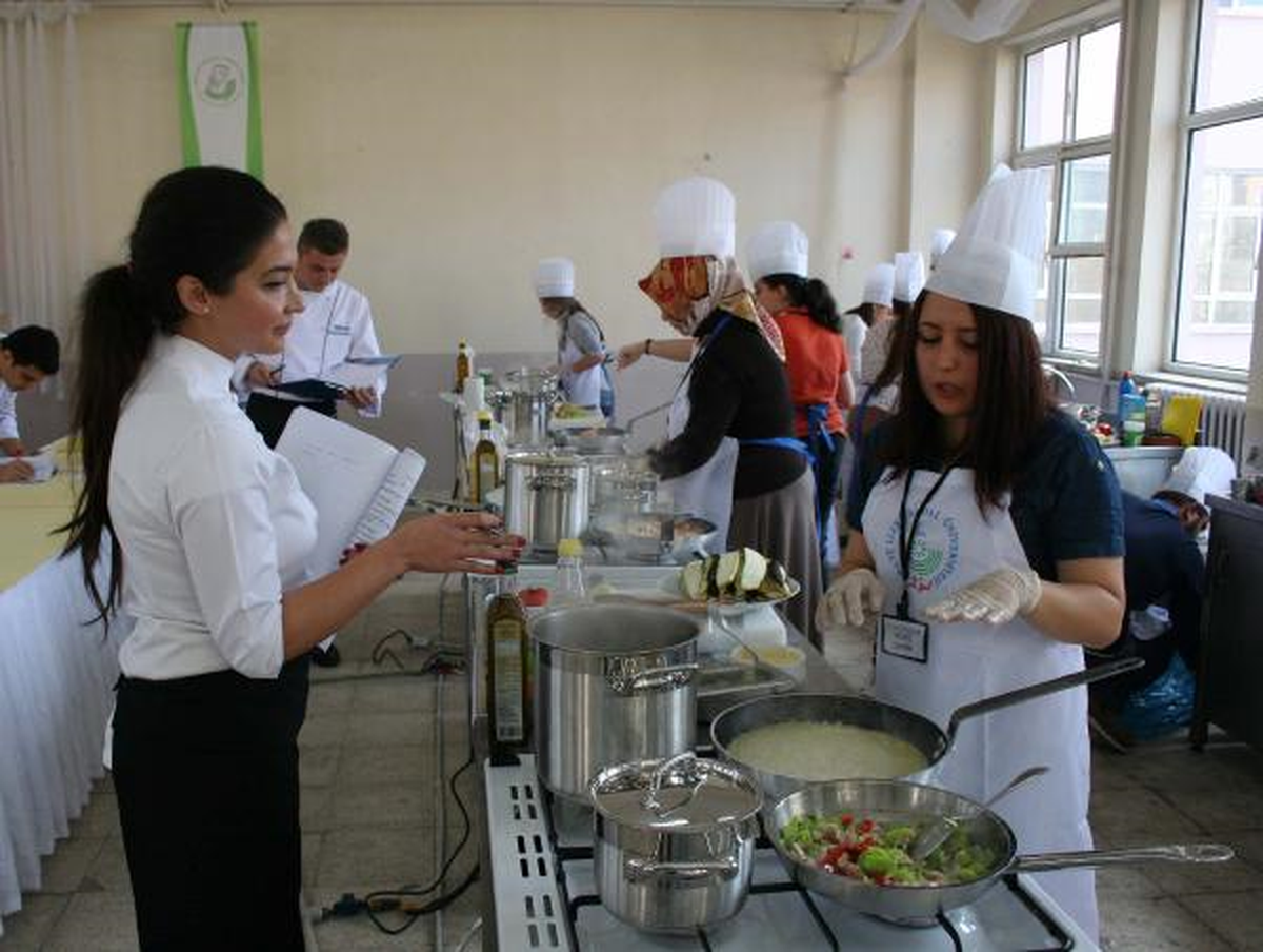 Üniversite Öğrencileri Mutfakta Yarıştı
