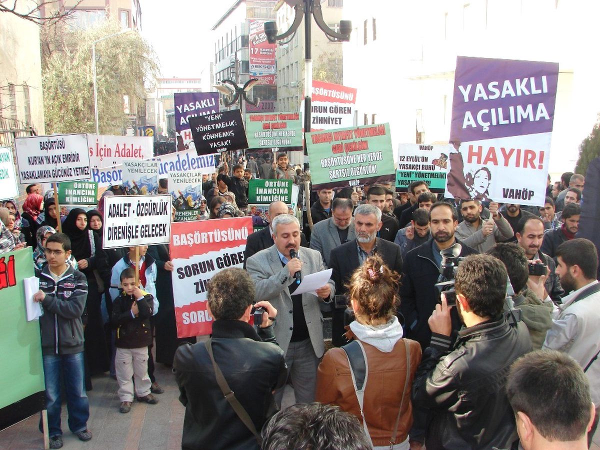 Vahöp'ten Kılık Kıyafet Uygulamasına Tepki