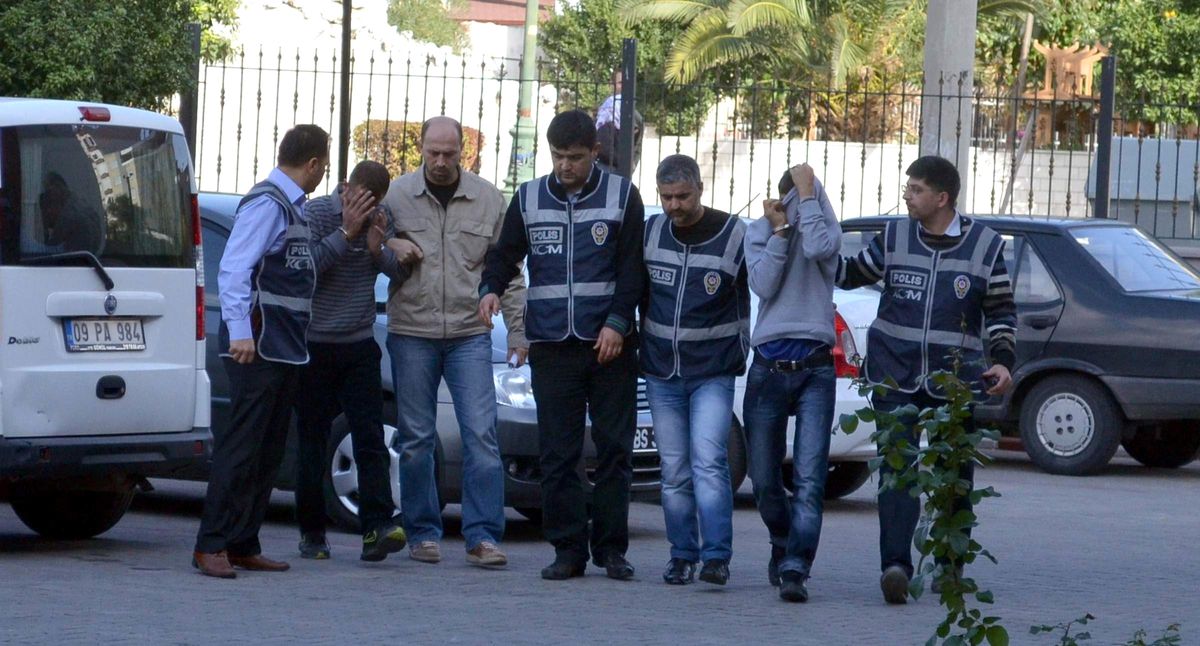 Yakalanmamak İçin Kendilerini Araca Hapseden Şüpheliler 83 Kilo Esrar ile Birlite Yakalandılar