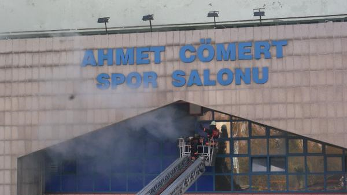Ahmet Cömert Spor Salonu'nda Yangın