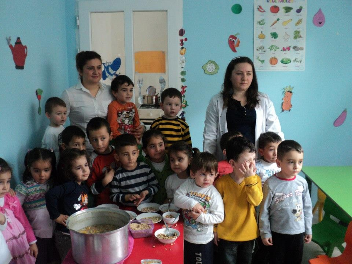 Anaokullu Öğrencileri Aşure Yaptı