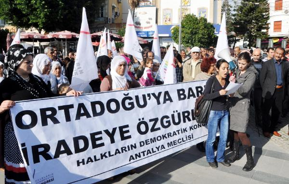 Antalya\'da \'Vekilime Dokunma\' Eylemi
