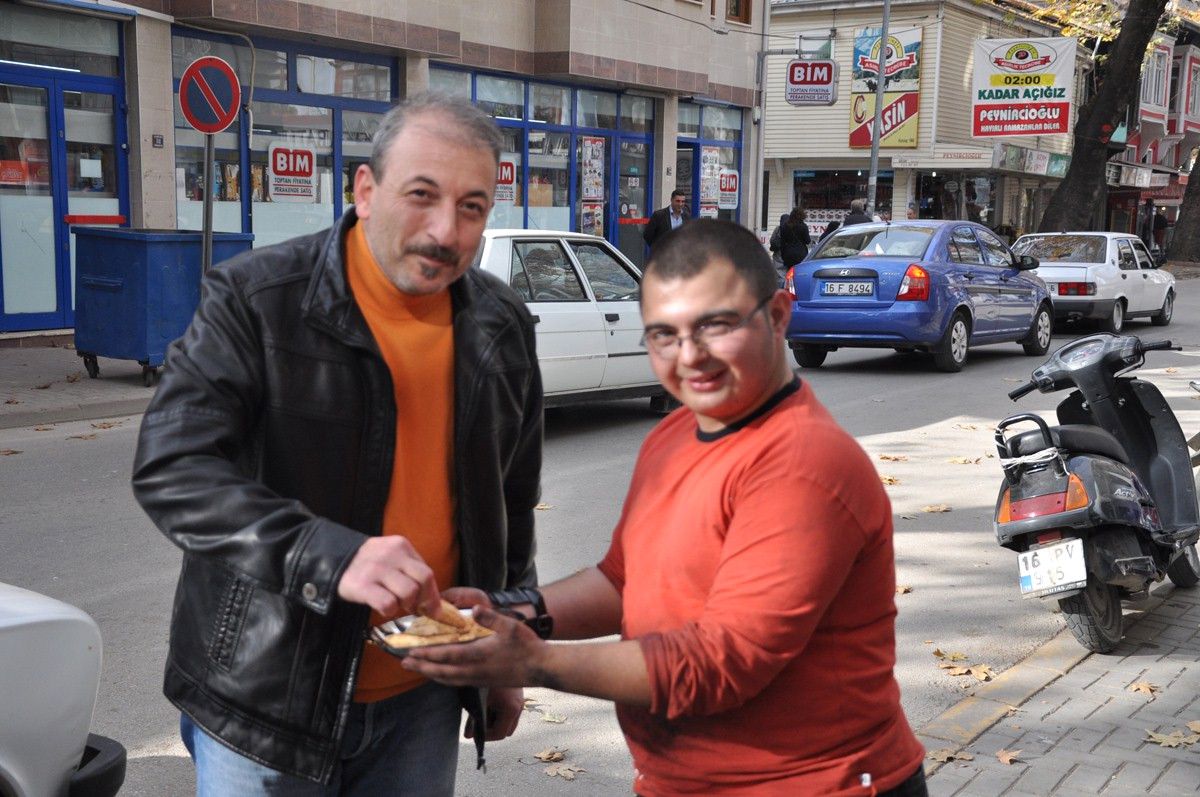 Ayakkabı Boya Sandığına Kurdeleli Açılış