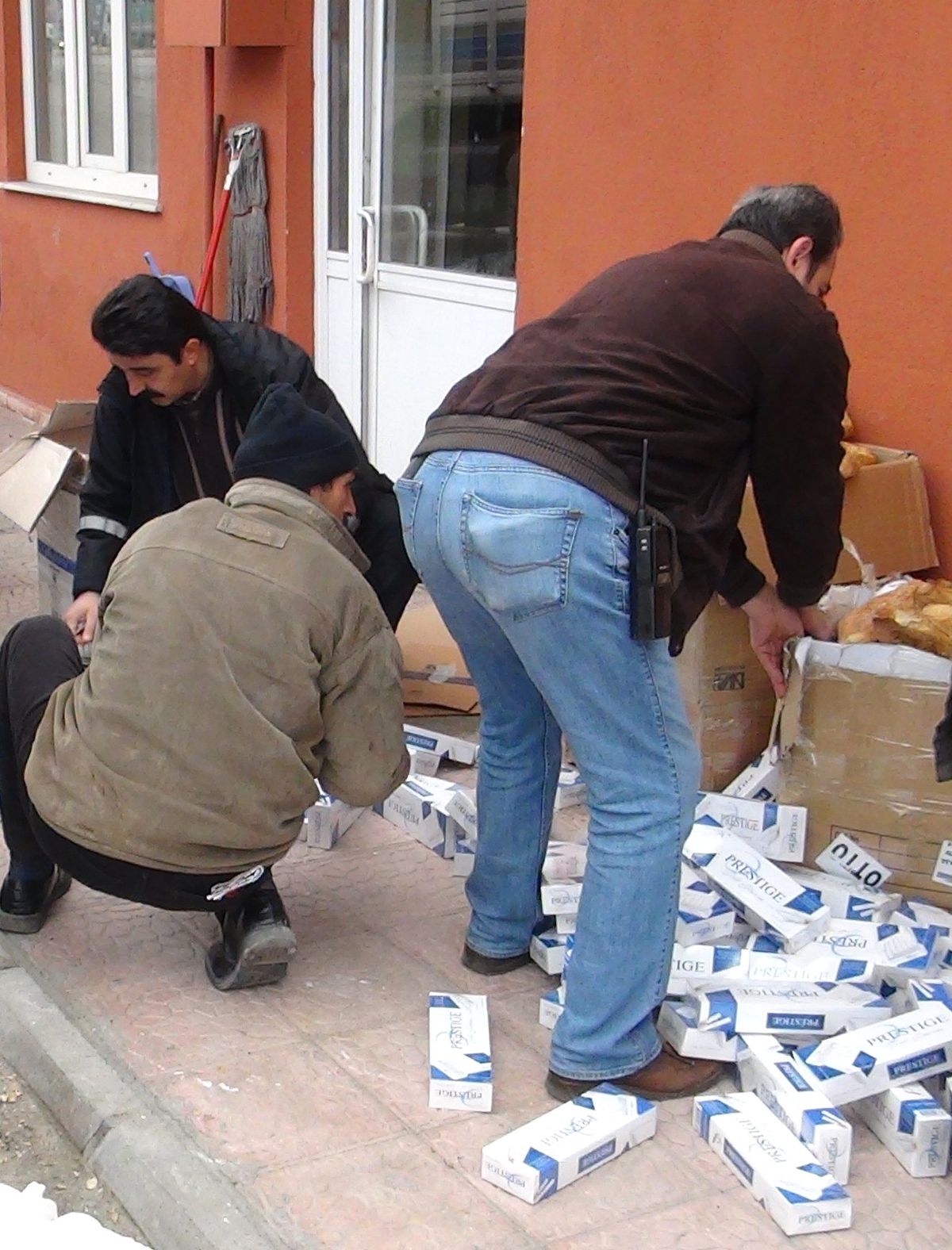 Baba Oğul Kaçak Sigaraları Kaçıramadı