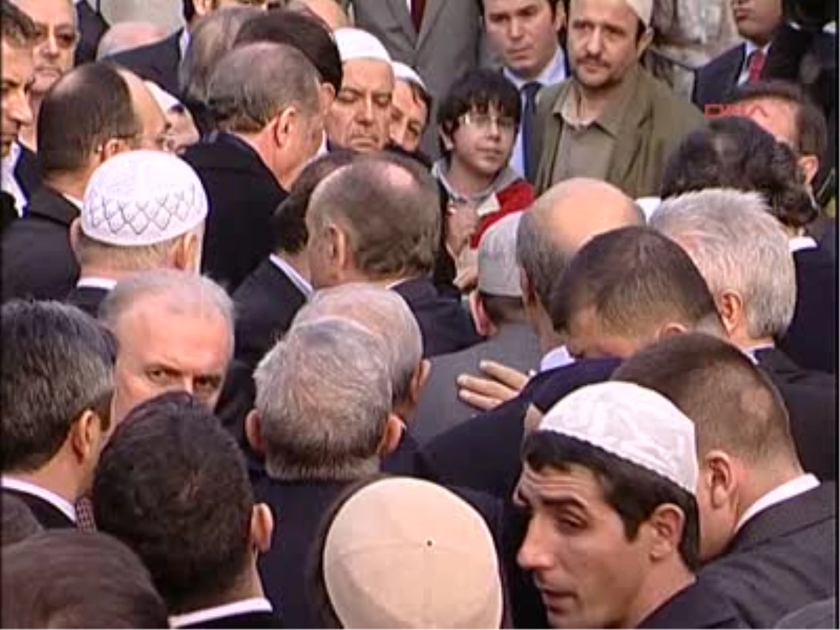 Başbakan Saidi Nursi\'nin Talebesinin Cenazesine Katıldı