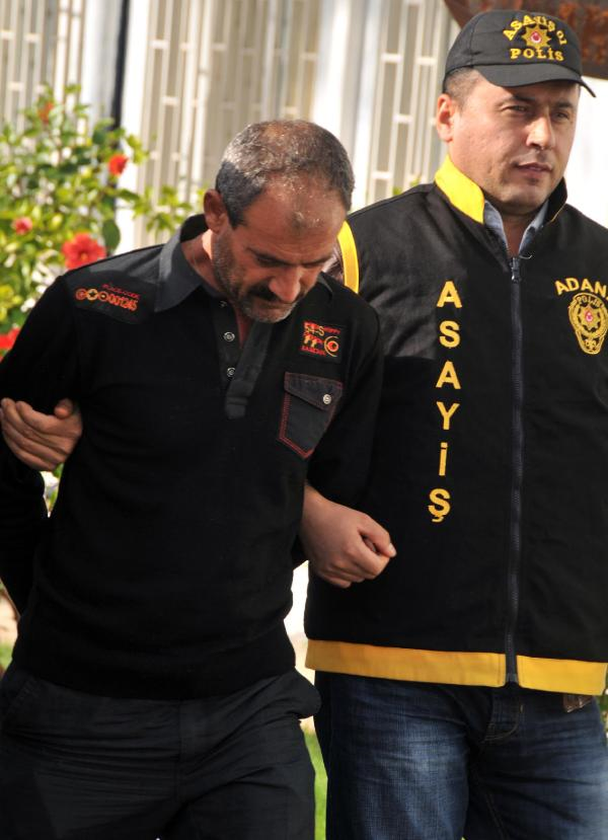 Çaldığı Altınları Eşine Sattırıyormuş