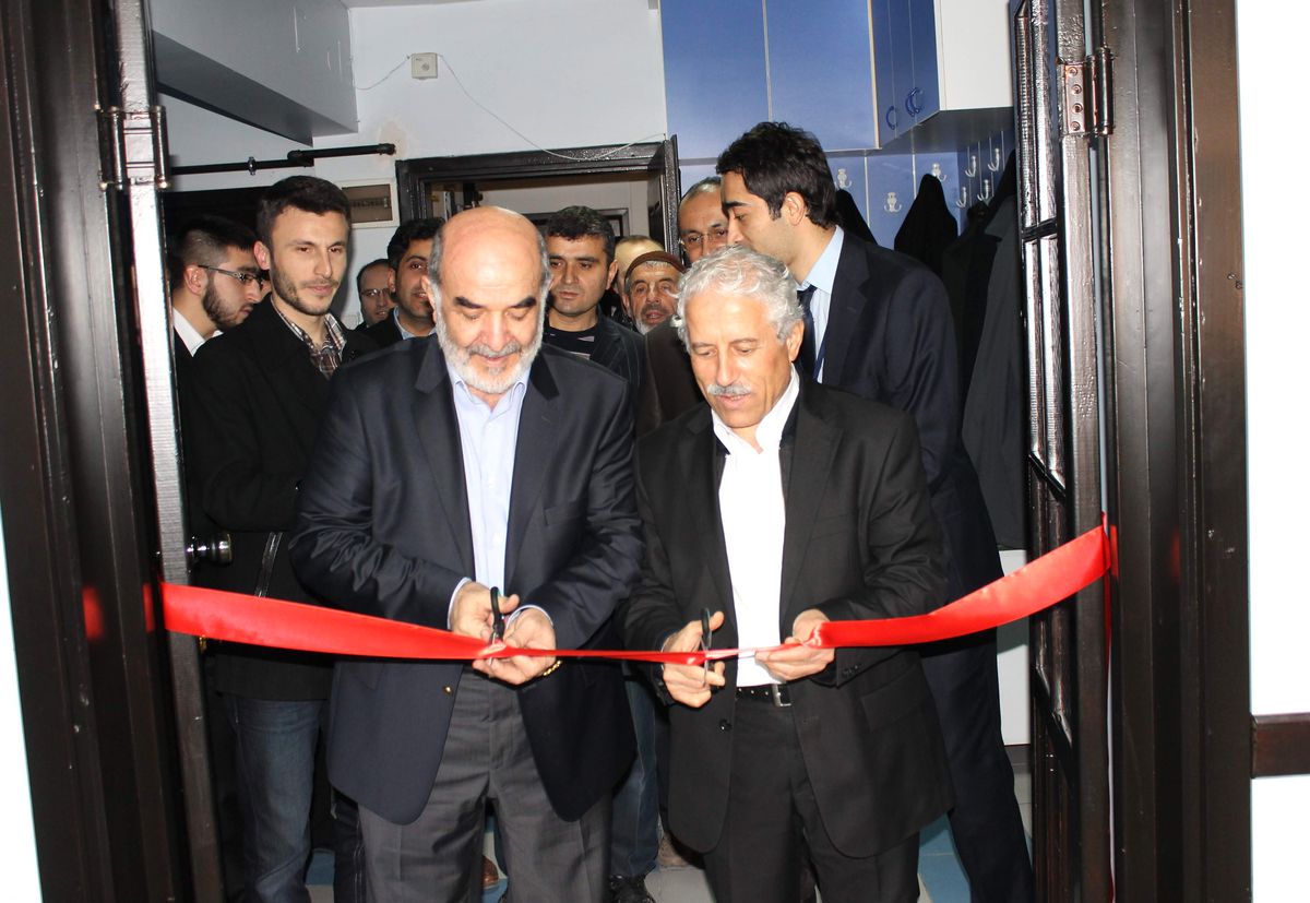 Ekader\'in Açılışını Gazeteci Taşgetiren Yaptı