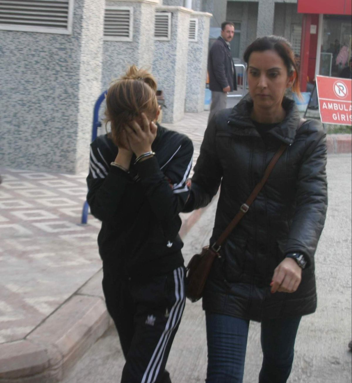 Fuhuş İçin Kartvizit Dağıtırken Yakalandı
