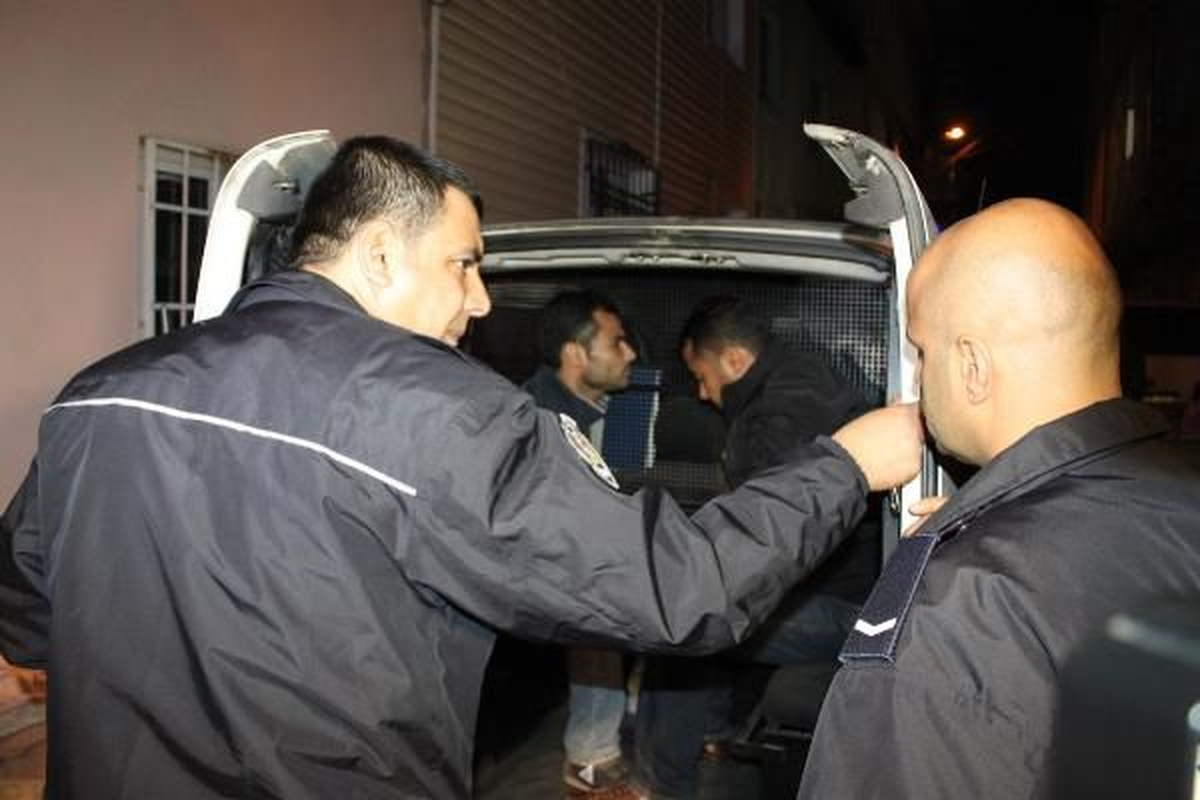 Hırsız Sandılar, Kaçak İşçilerle Karşılaştılar