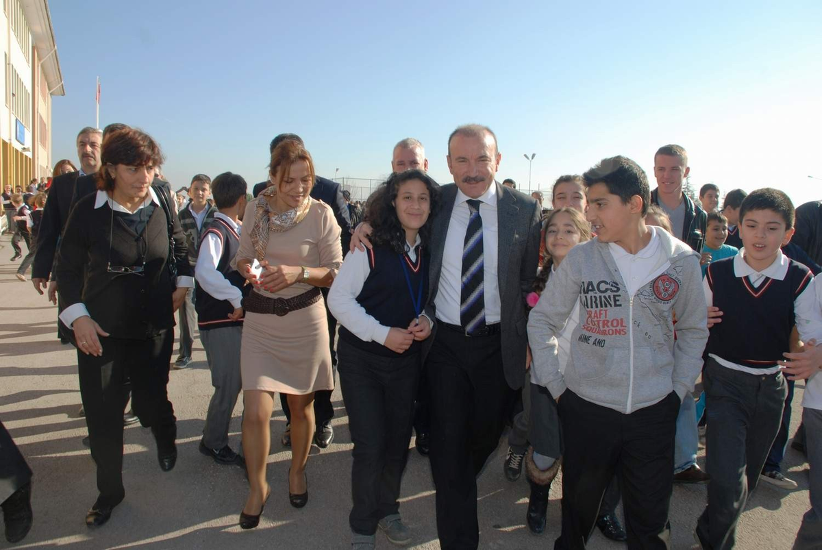 İzmit Belediye Başkanı Nevzat Doğan\'ın Hızını Yetişilemiyor