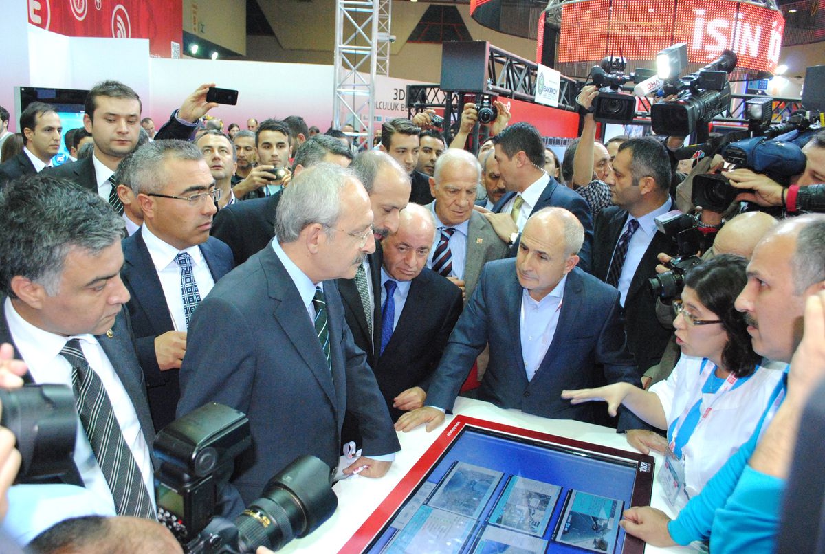 Kılıçdaroğlu, Büyükçekmece Standını Ziyaret Etti
