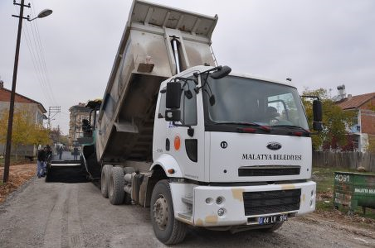 Koşu Mahallesi\'ndeasfaltlama Çalışmaları Gerçekleştirildi