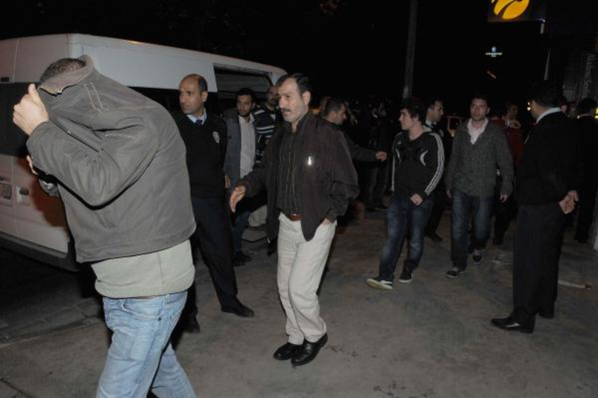 Lokale Kumar Baskını: 40 Gözaltı
