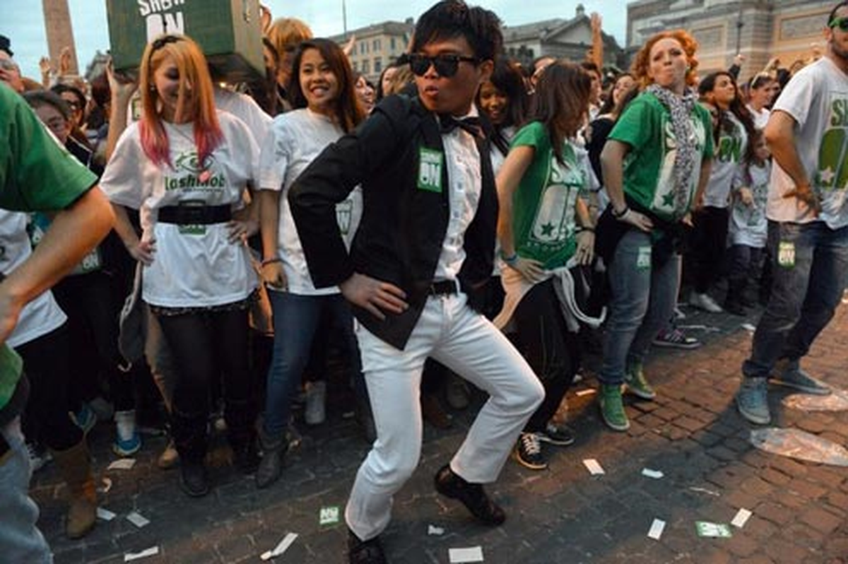 Makedonya\'da Dünya Aıds Gününde Gangam Style Damgasını Vurdu