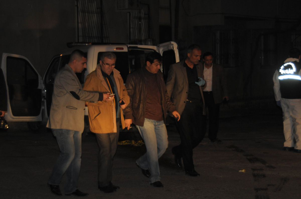 Mersin\'de Polis Aracına Silahlı Saldırı