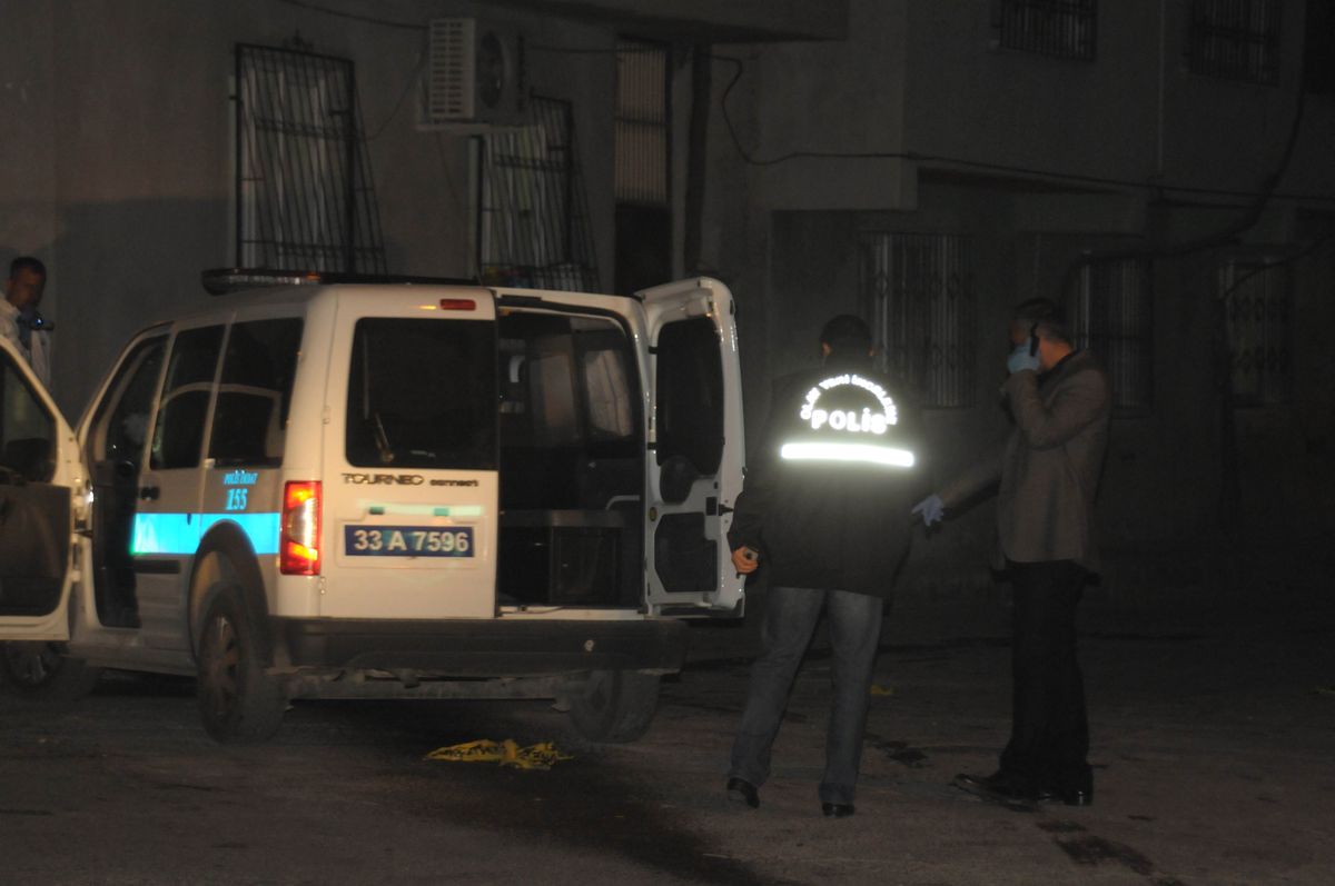 Mersin\'deki Polise Silahlı Saldırı