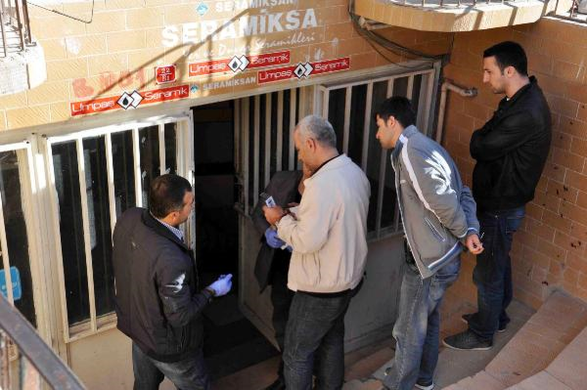 Nusaybin\'de Bir İşyerine Giren Hırsızlar, 140 Bin Lira Çaldı
