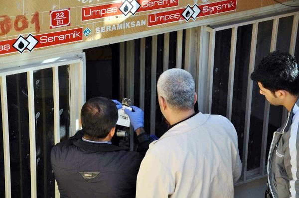 Nusaybin\'de Bir İşyerine Giren Hırsızlar, 140 Bin Lirayı Çaldı