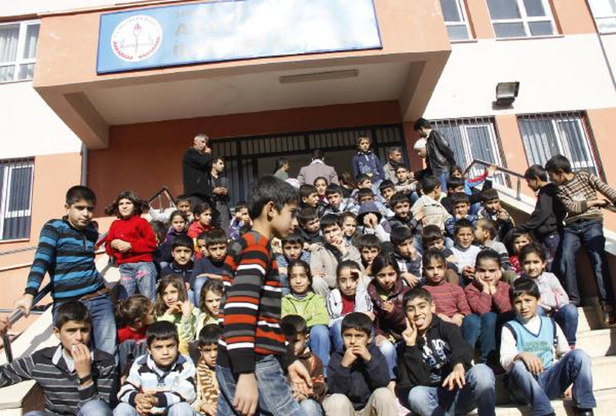 Öğrenci ve Velilerinden Okul Bahçesinde Eylem