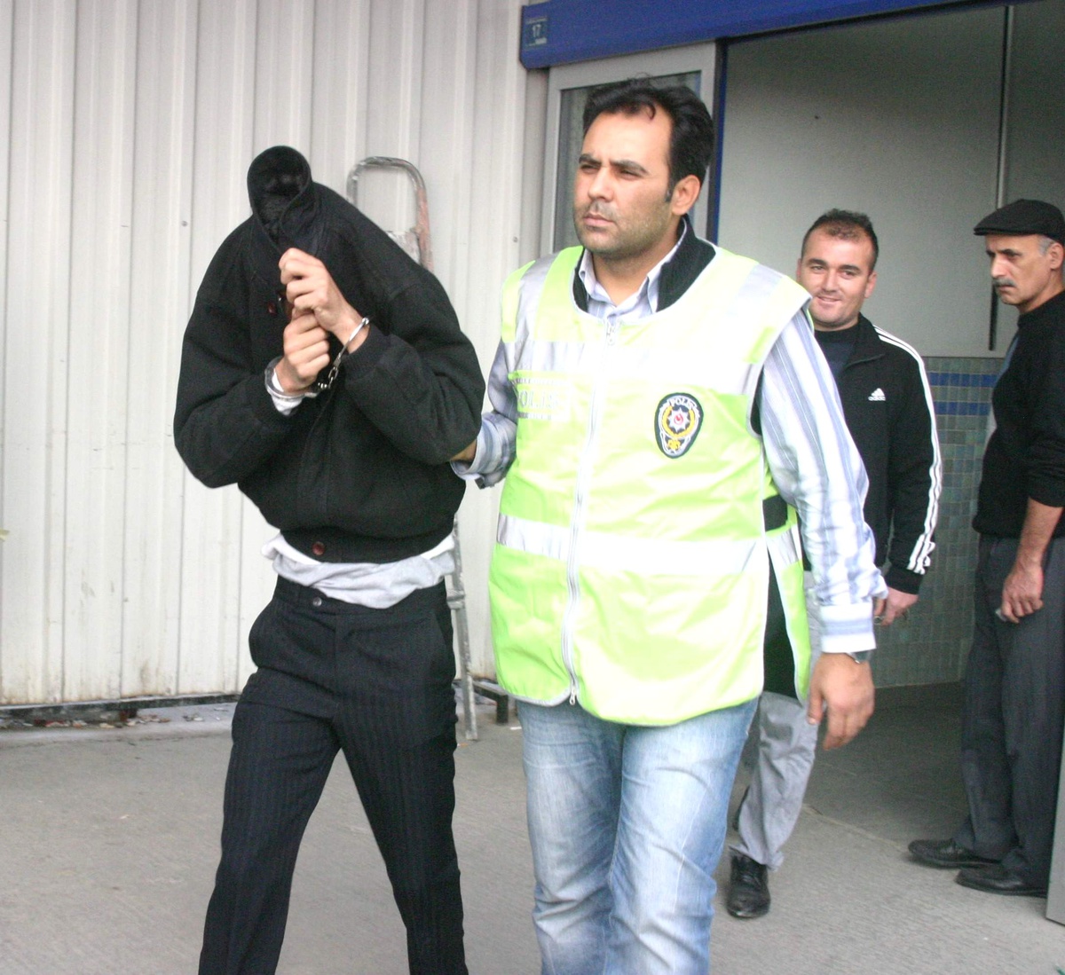 Okulu Soymak İsterken Yakalandılar