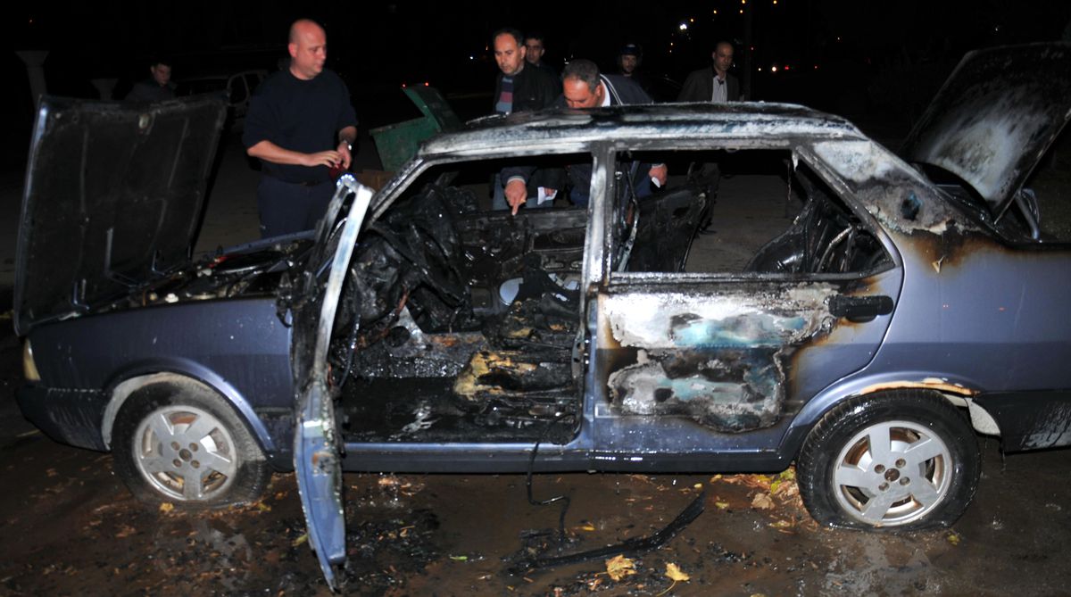 Park Halindeki Araç Alev Alev Yandı