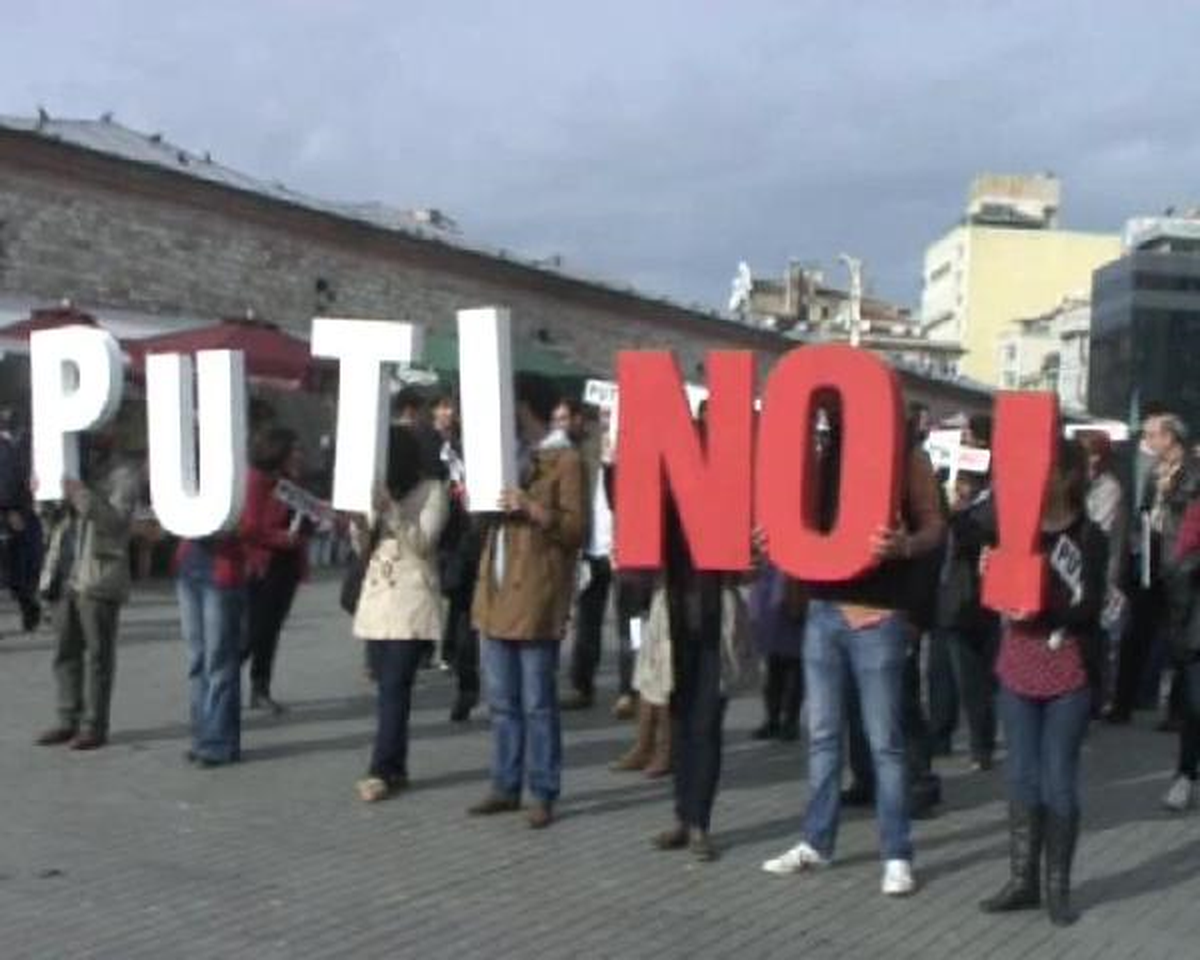 Putin, Türkiye\'ye Gelmeden Protesto Edildi