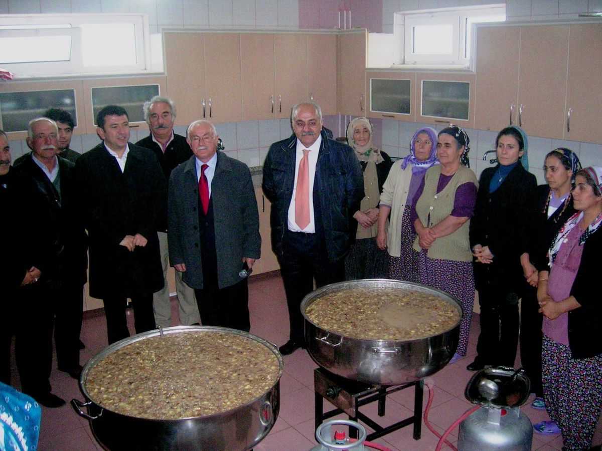 Şeyh Muhammed Kerhi Külliyesi\'nde Aşure İkramı