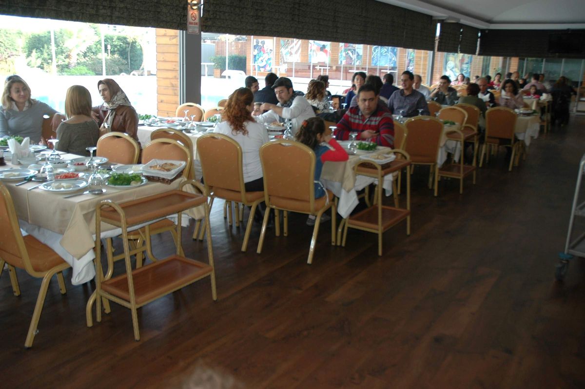 Ülkem Koleji Okul Aile Birliği\'nden Yardımlaşma Kahvaltısı