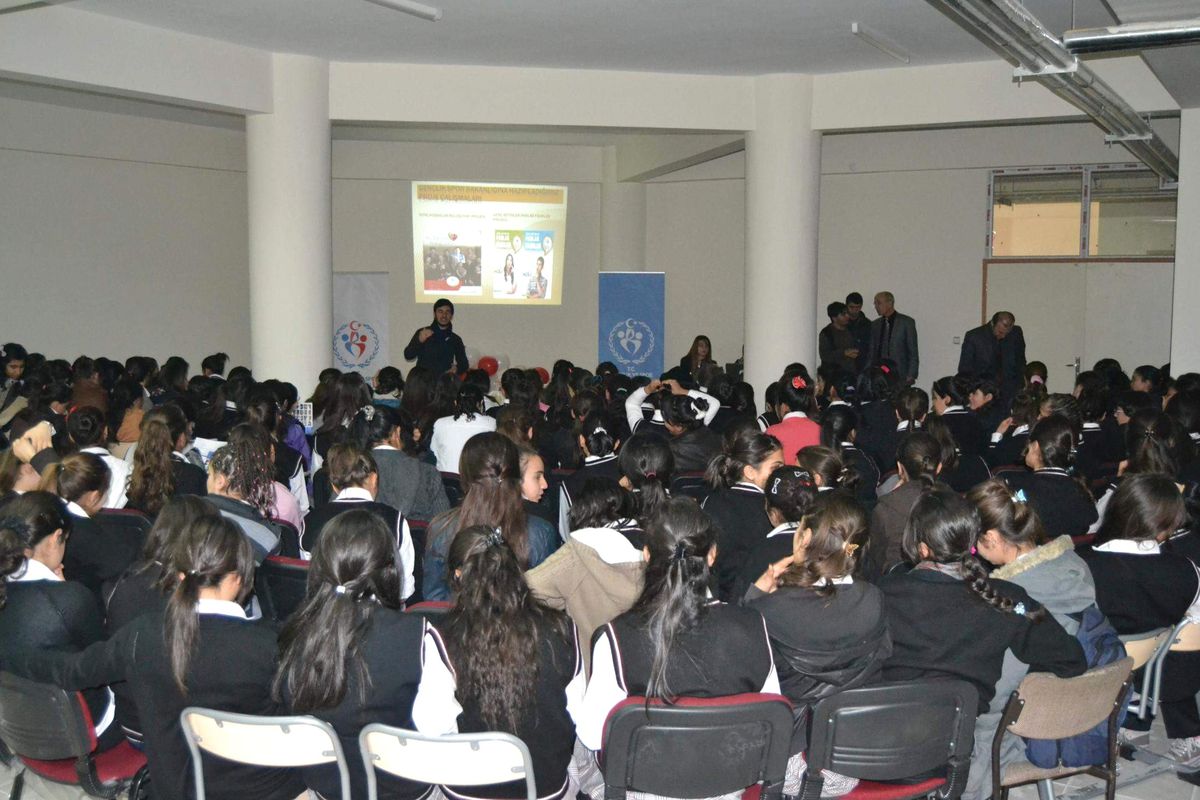 Van\'da "Genç Yaşam" Semineri
