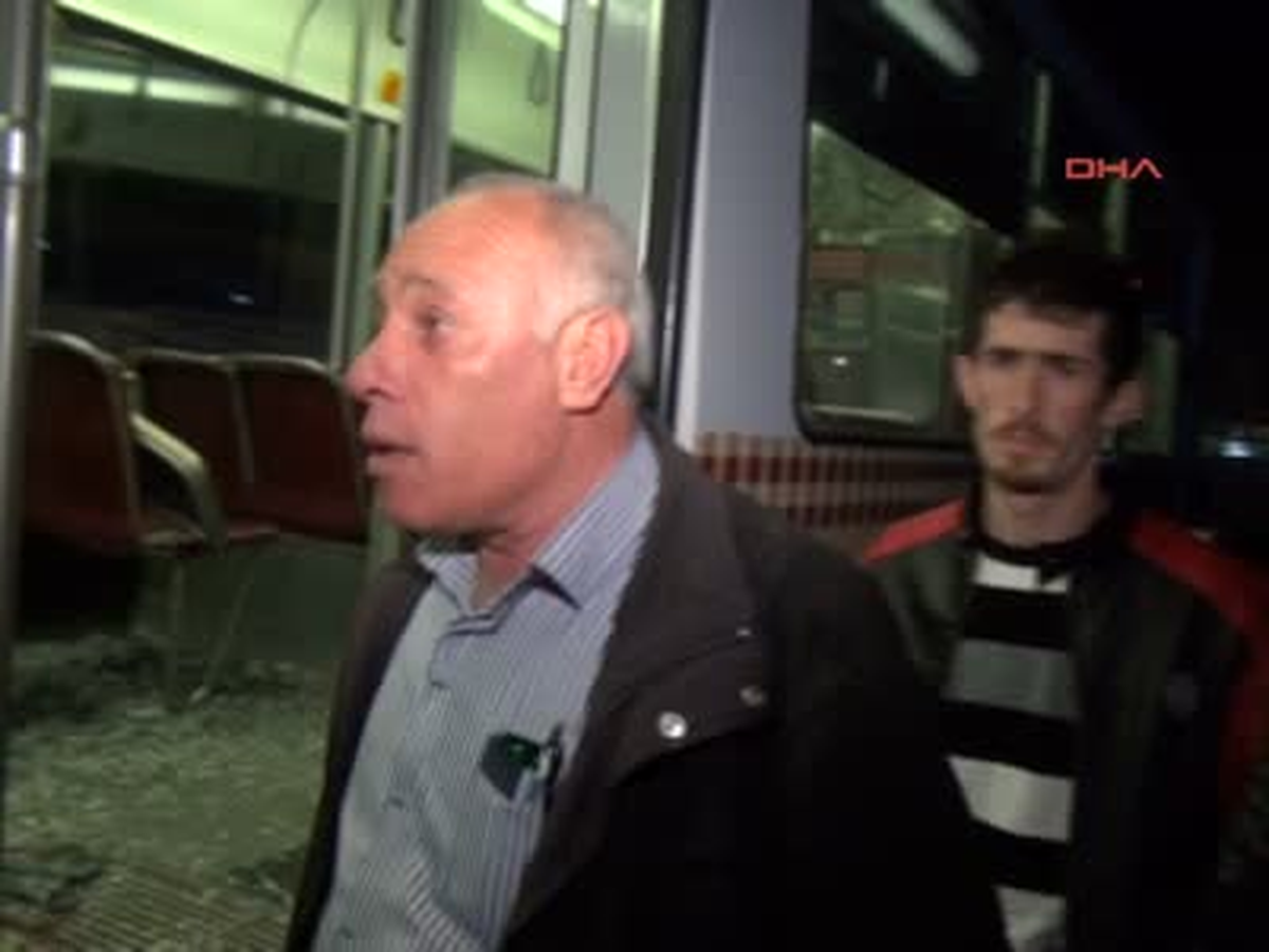Yolcu Otobüsü ile Tramvay Çarpıştı.1 Yaralı Konya\'da Işık İhlali Yaptığı İddia Edilen Yolcu Otobüsü...
