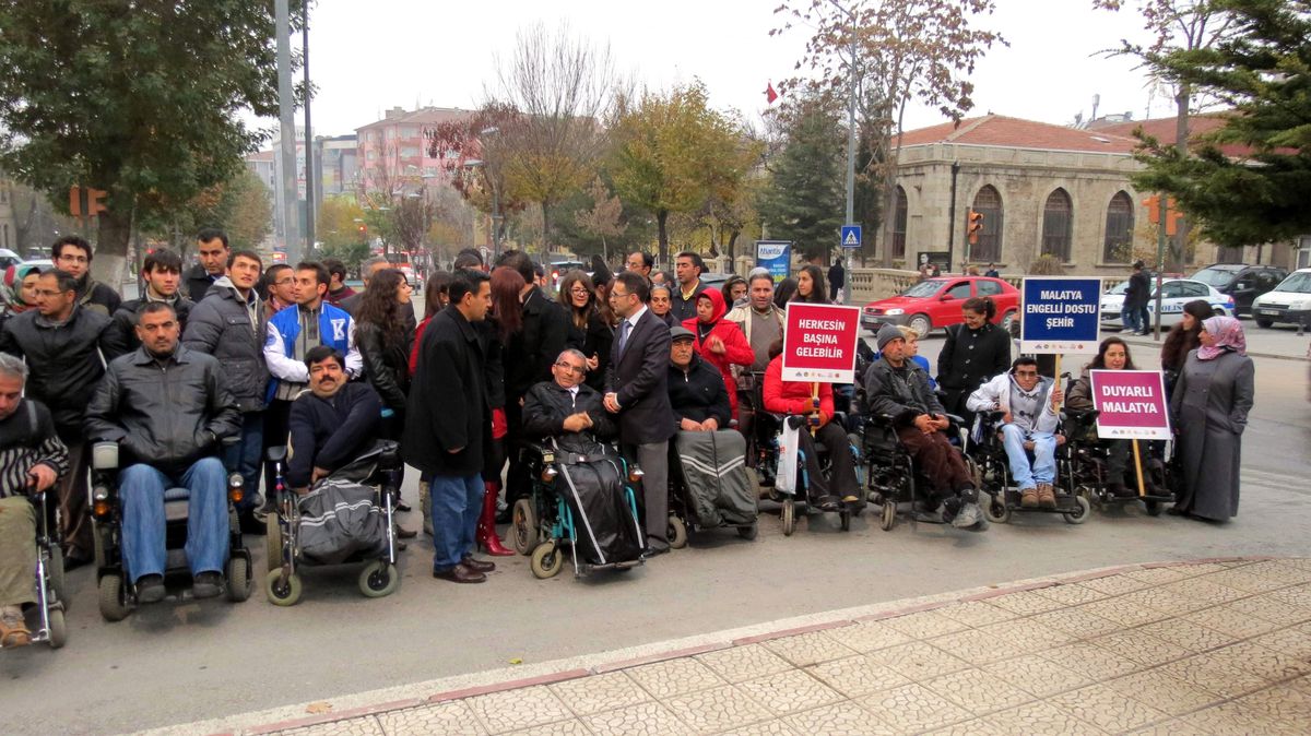 3 Aralık Dünya Engelliler Gününde Engelliler Unutuldu