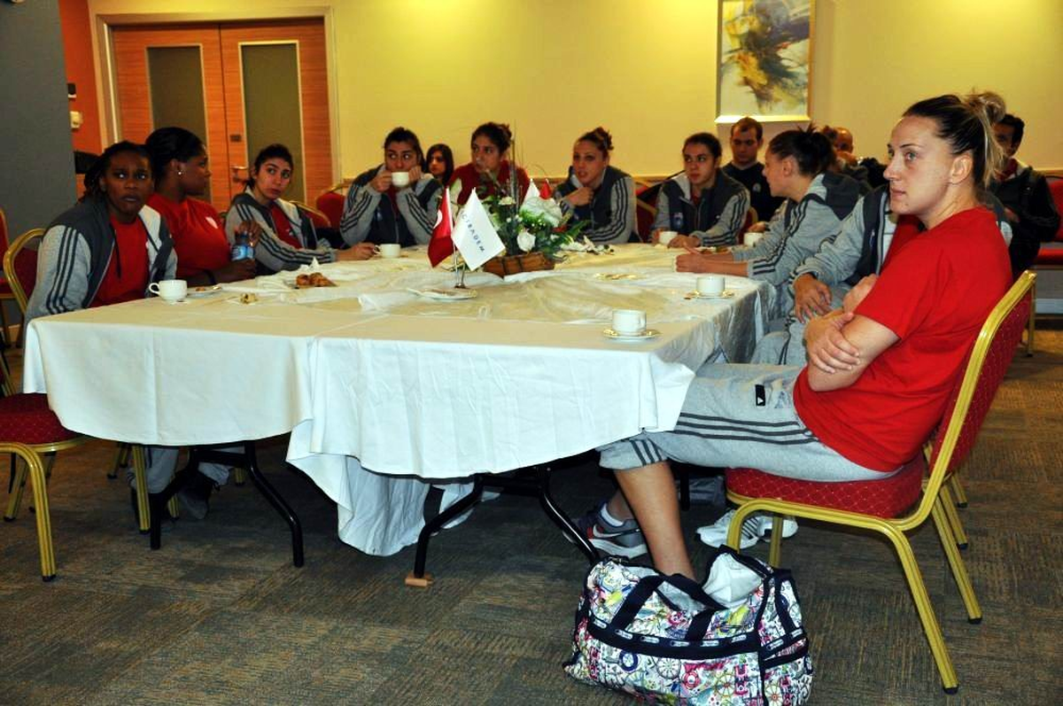 Adana Botaşlı Sporculara El ve Ayak Bakımı Semineri
