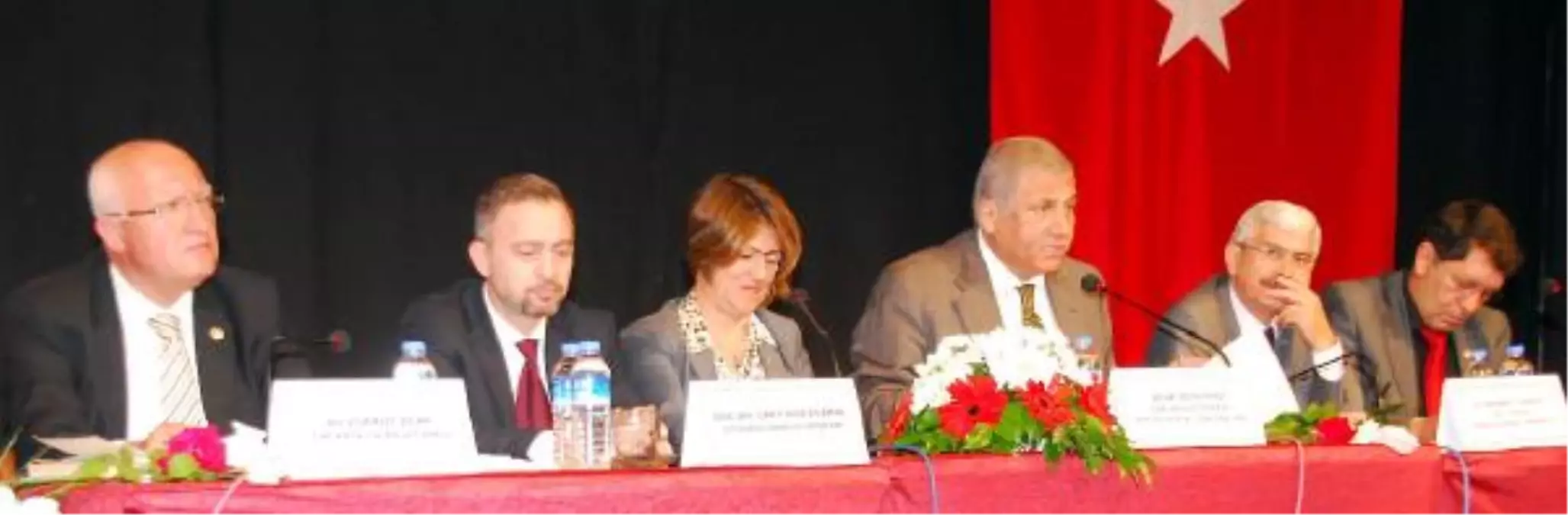 Alanya\'da \'Milli Anayasa Forumu\' Toplantısında İlginç Protesto