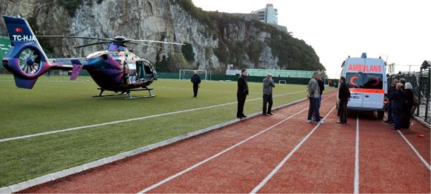 Ambulans Sahaya Girmedi, Helikopter Sahanın Kenarına İndi