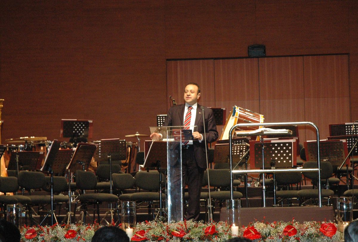 Bakan Bağış, Marıınsky Tiyatrosu Senfoni Orketsrası\'nı Dinledi
