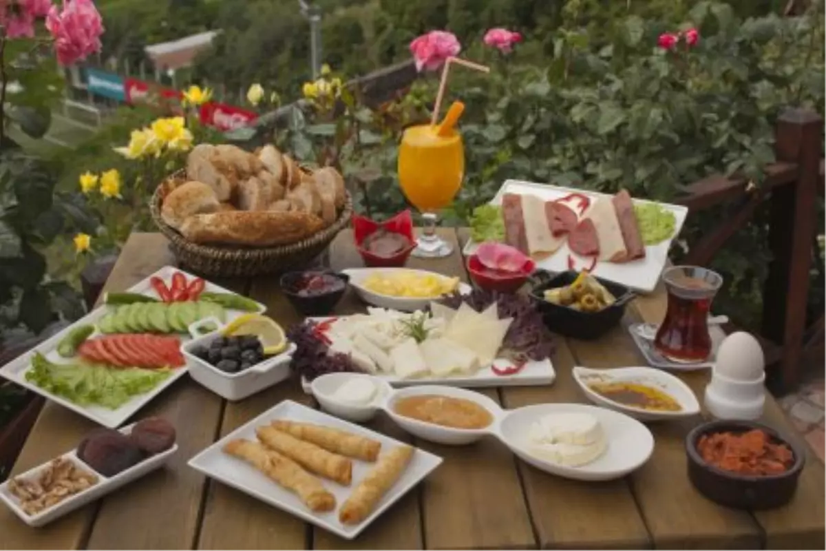 Boğazın Balkonunda Kahvaltı Keyfi